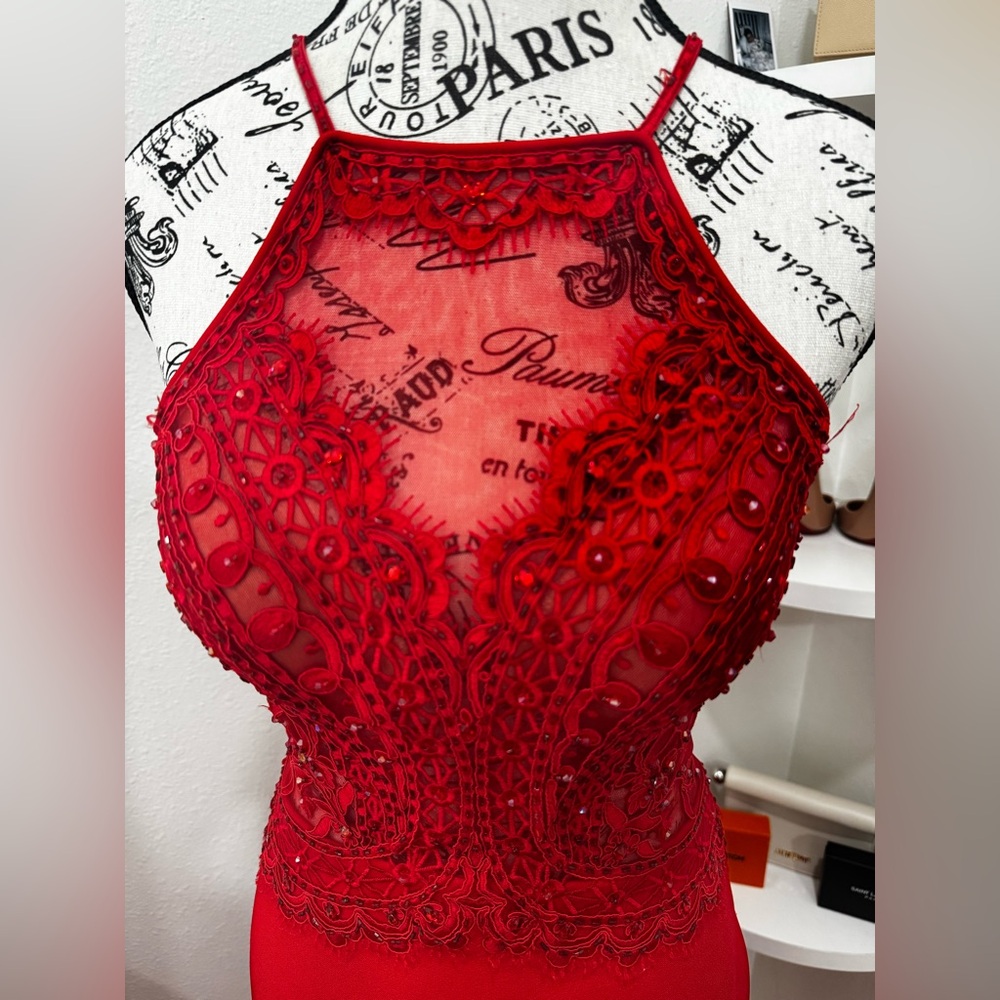 Faviana Red Sweetheart Neckline Sleeveless Prom Gown - Picture 5 of 9
